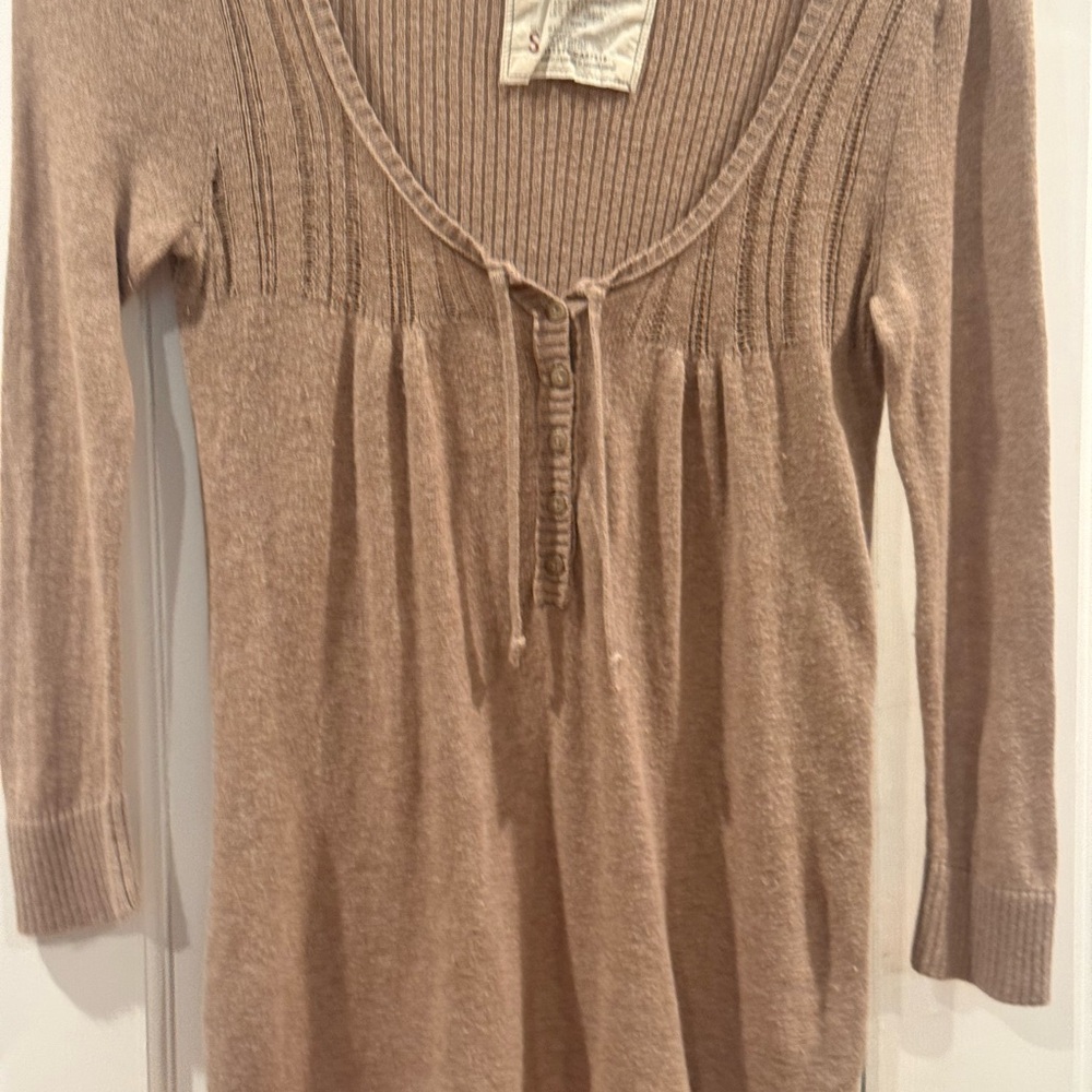 Hollister Mocha Ribbed Knit Sweater Top in size Small